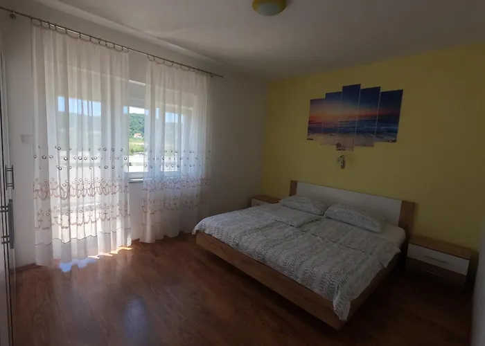 Apartments 501 - Spacious And Bright Apartment On Island Of Rab