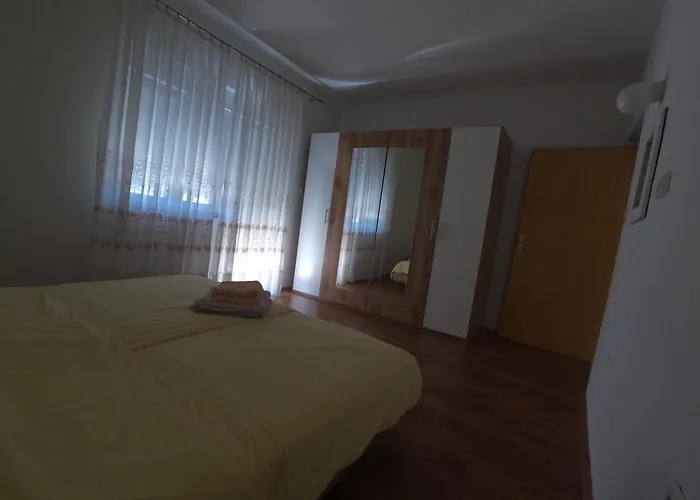 Apartments 501 - Spacious And Bright Apartment On Island Of Rab